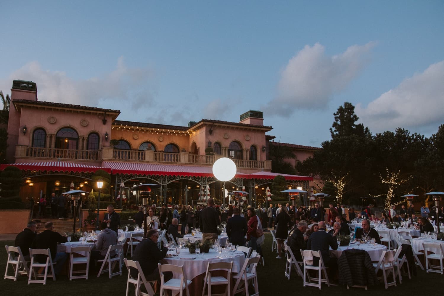 An al fresco gala dinner on the grounds of a historic villa